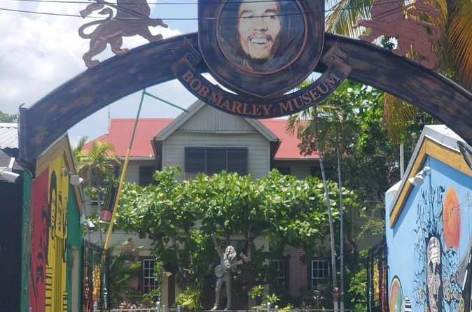 Private Kingston and Bob Marley Museum Tour from Ocho Rios - Timing, pickup, and the road south