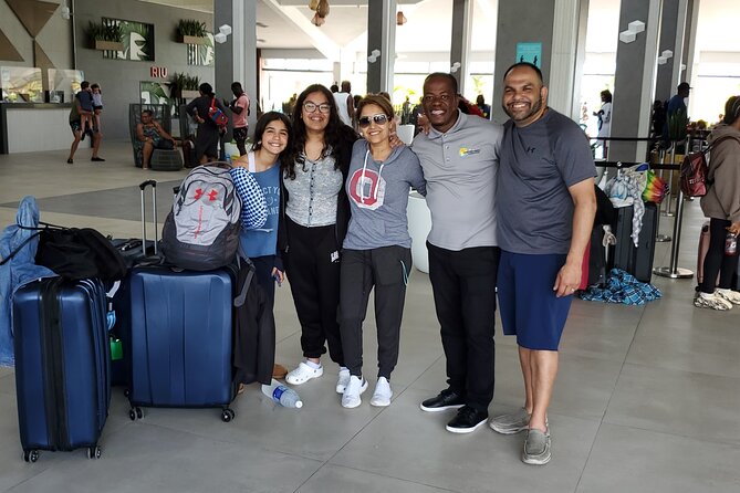 Private Round Trip Airport Transfer from Montego Bay to Ocho Rios - What the private vehicle includes