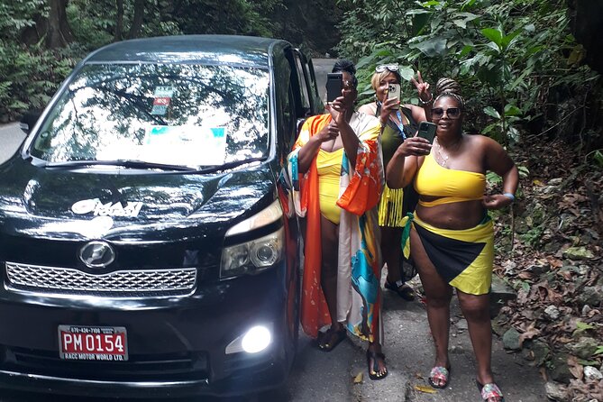 Private Sightseeing Tour from Ocho Rios - Breadnut Hill shows you the Jamaica beyond the resort strip