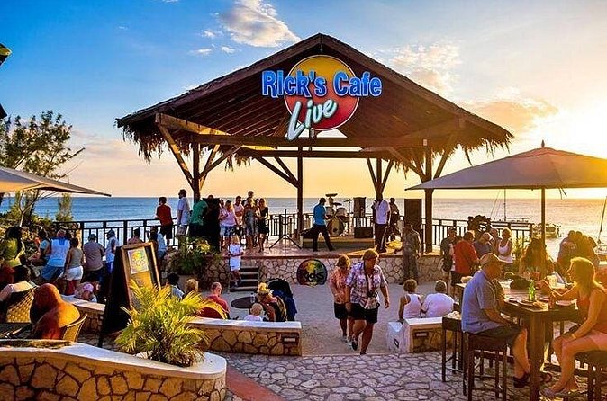 Private Transfer Airport to Montego bay Hotels in Jamaica - A Jamaican welcome with rum punch