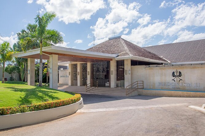 Private Transfer between Hedonism ll Resort and Airport - Leaving Montego Bay airport without the usual hassle