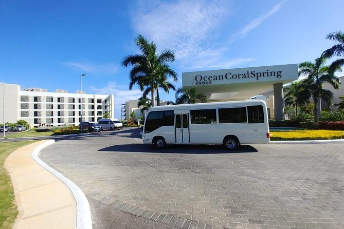 Private Transfer From Kingston Airport To Kingston Hotel One Way - A Private Vehicle for Three People