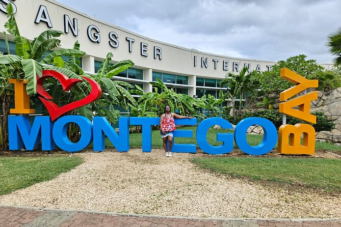 Private Transfer From Montego Bay Airport to Hotels in MontegoBay - The 15 to 20 minute ride to your hotel