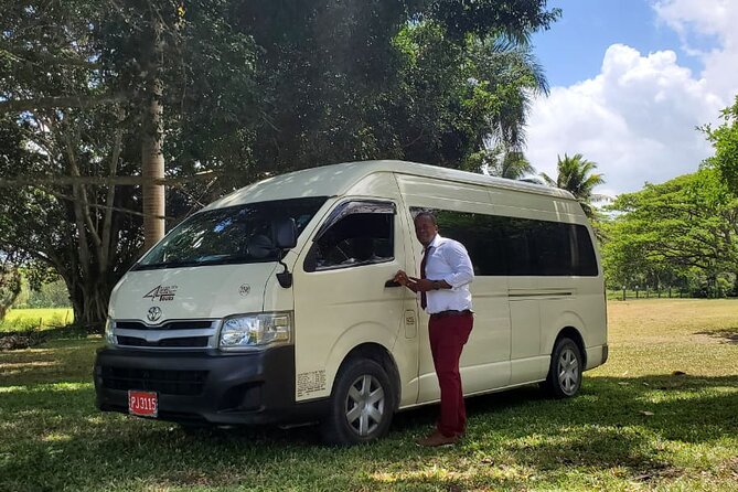 Private Transfer from Montego Bay Hotels to Ocho Rios Hotels - The 1.5 to 2-hour road ride to Ocho Rios