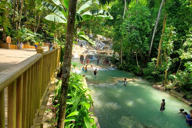 Private Transfer from Montego Bay to Dunns River Falls - The ride from Montego Bay to Dunn’s River Falls