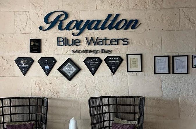 Private Transfer Grand Palladium and Royalton Blue Water Resort - The scenery is an extra, not a scheduled tour stop