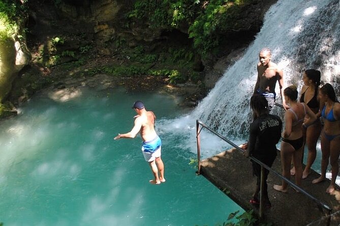 Private Transport to River Tubing or Rafting and Blue Hole combo - Drivers who make the day easier