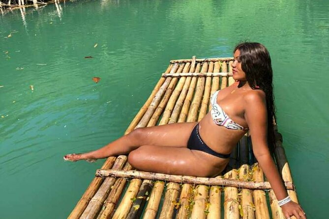 Rafting and Shopping in Ocho Rios - A gentle Rio Nuevo rafting trip with a Jamaica shopping stop