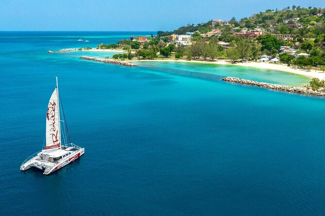 Reggae Catamaran and Snorkeling Open Bar Cruise Montego Bay - What the crew does well, and where service can slip
