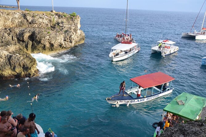 Ricks Cafe and Negril Seven Miles Beach Irie Tour - Private transport versus a shared excursion