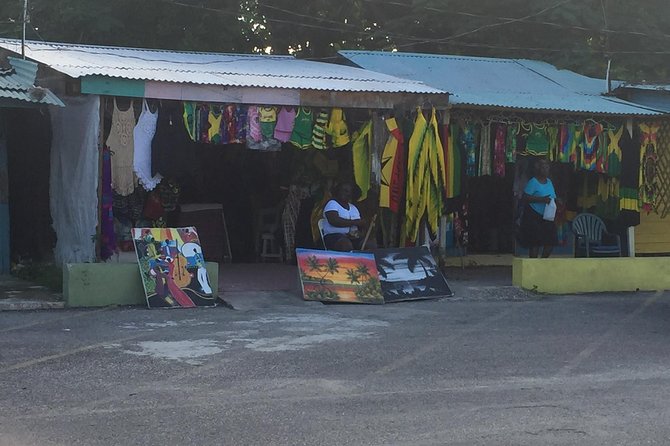 Ricks Cafe + Shopping - What the three-hour outing looks like