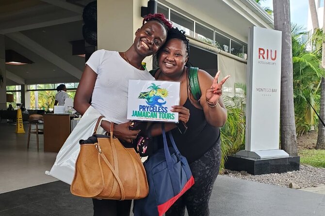 Riu Aquarelle private Airport transfer. - The 30 to 40 minute drive along Jamaica’s coast