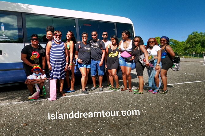 Round Trip Montego Bay Airport Taxi - Grand Palladium - Finding the dispatcher after customs