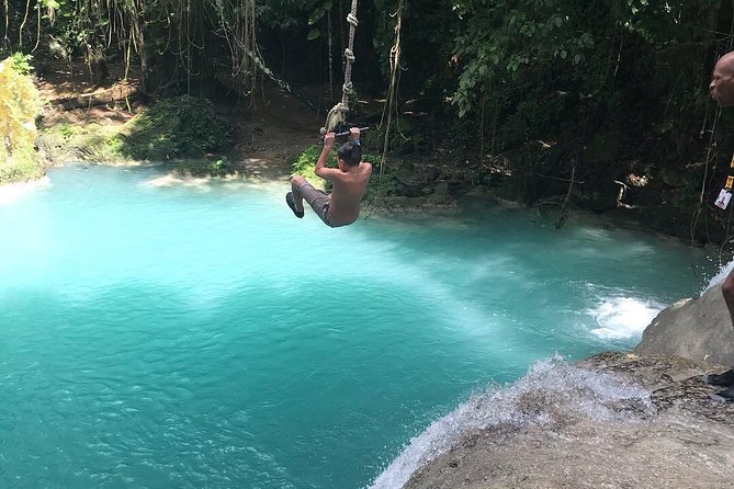 Roundtrip Private Shuttle from Ocho Rios to Blue Hole and Back - What Happens at the Blue Hole