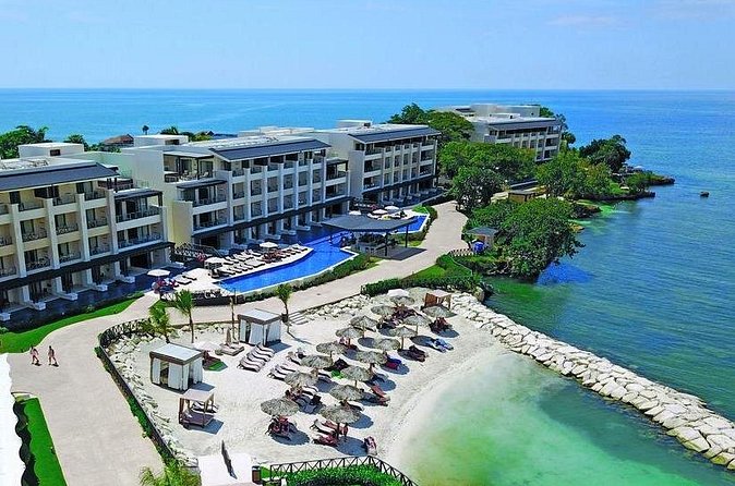 Royalton Negril Resort Airport Transfer - From airport arrival to the resort road