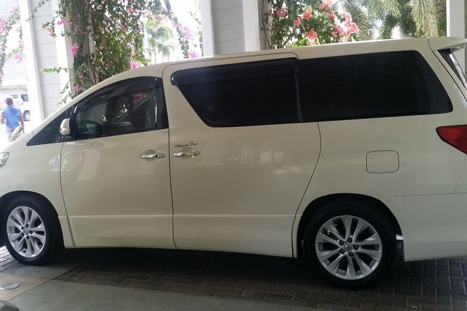Runaway Bay Airport Transfer - What the vehicle and driver service are like