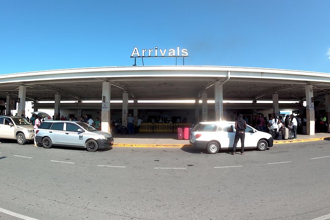 Sangster International Airport Transfer to Hotels (MBJ) Montegobay Jamaica - What the ride is like for a private group