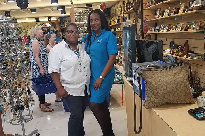 Shopping From Ocho Rios Hotels - The local craft market and the feel of Jamaican shopping