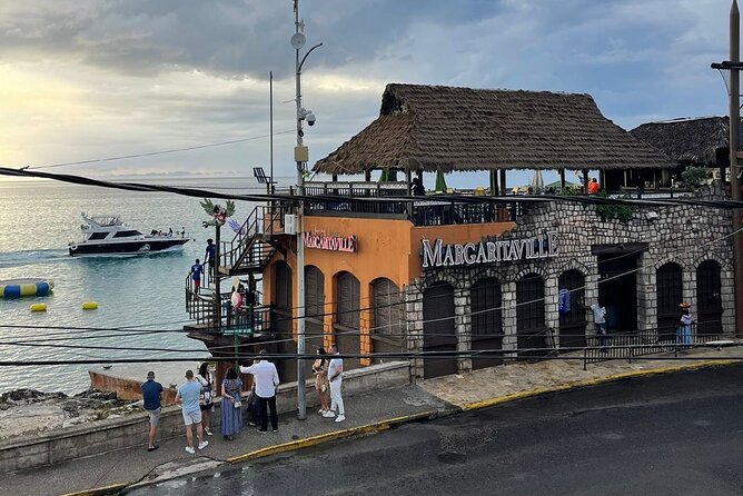 Snorkeling with Margaritaville and shops on Hipstrip activity - The optional souvenir-shop stop