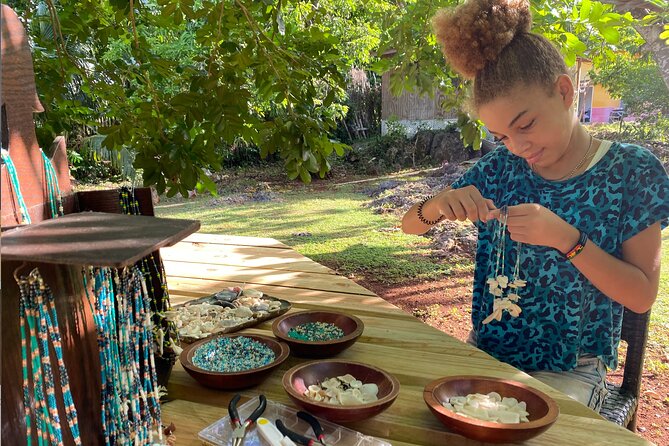 Souvenirs workshop A Mi Mek It! in Montego Bay Jamaica (FR & EN) - Key points at a glance