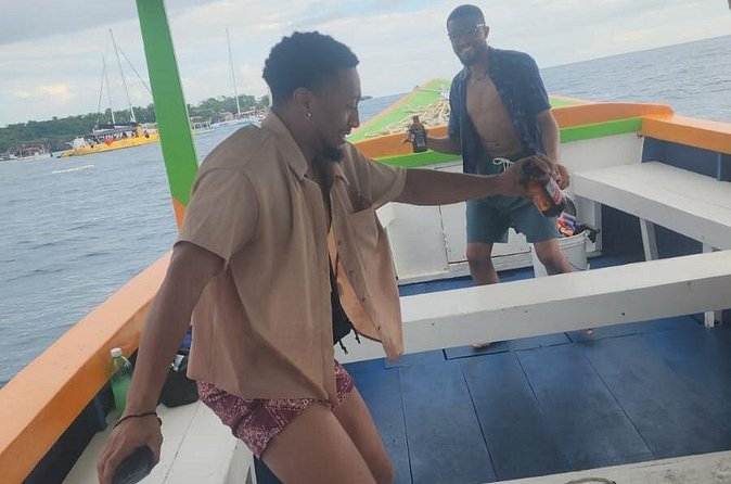 Sunset Booze Cruise in Negril - What to bring and how to manage the party setting