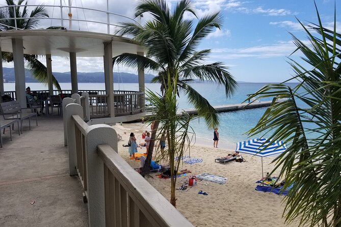 The AMAZING Montego Bay Tour - Doctor’s Cave Beach, the relaxing finish